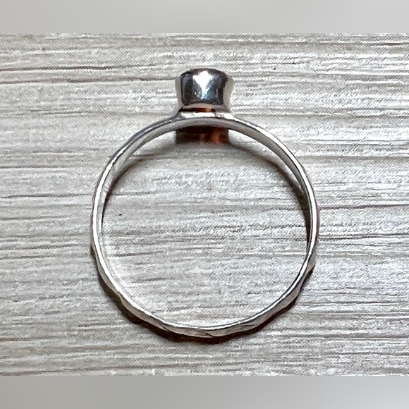 Vintage Hammered Texture Sterling Silver Teardrop Red Garnet Band Ring, Size 6.5 - Picture 6 of 9